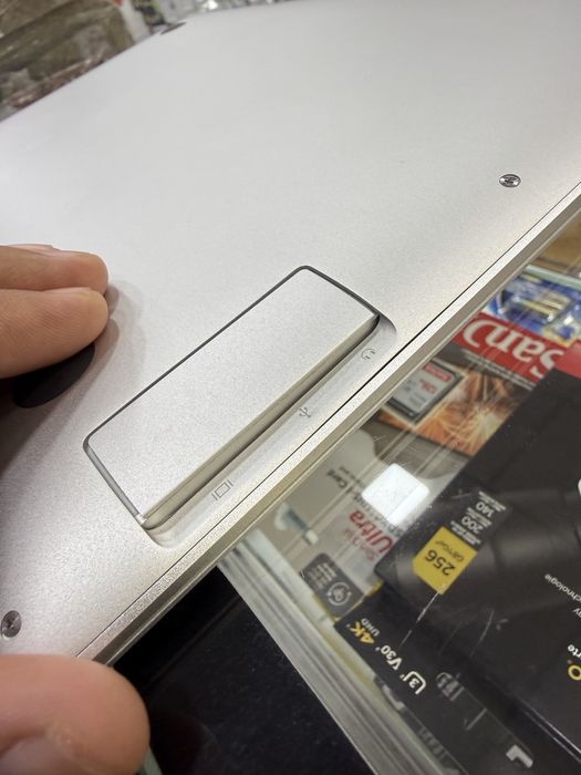 Продается MacBook Air 13