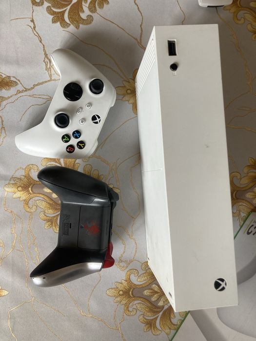 Xbox Series S 512gb SSD+2 ta gamepad+200 ta uyin
