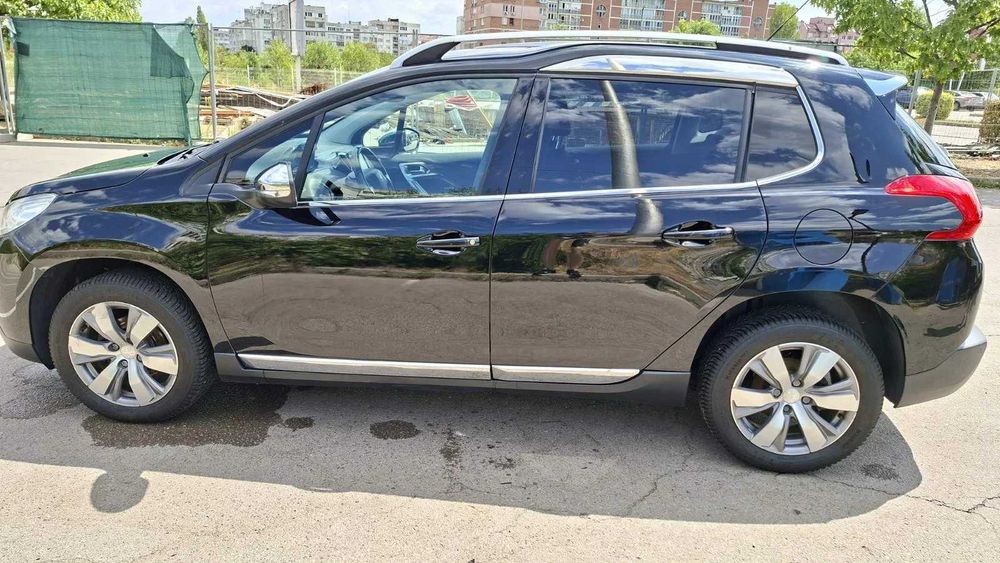 Лек автомобил Peugeot 2008 1.5 blue HDI