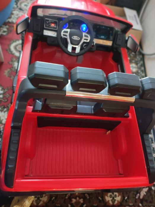 Продается машинка Ford для мальчиков