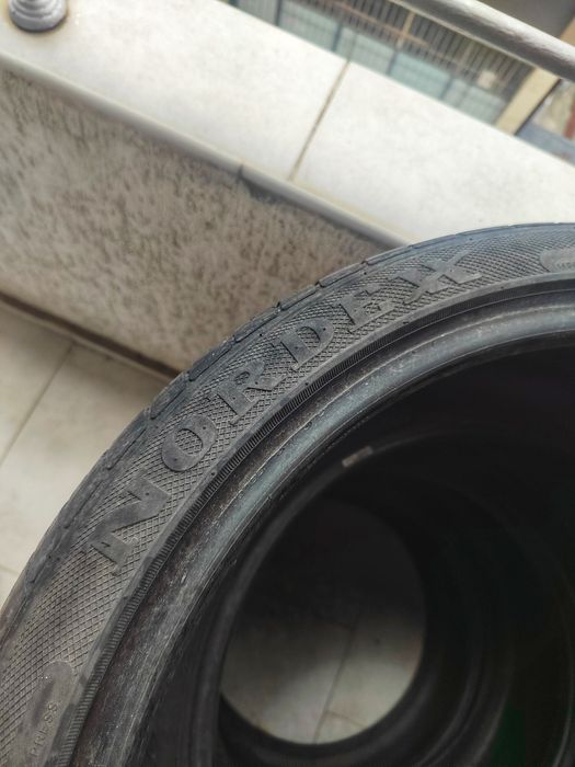 Гуми 235/35/R19 2 броя