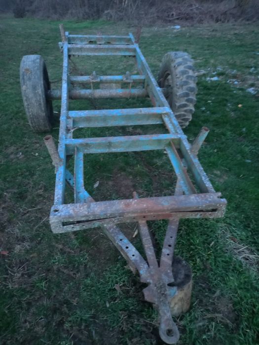 Se vinde remorcă -pas monoaxă.