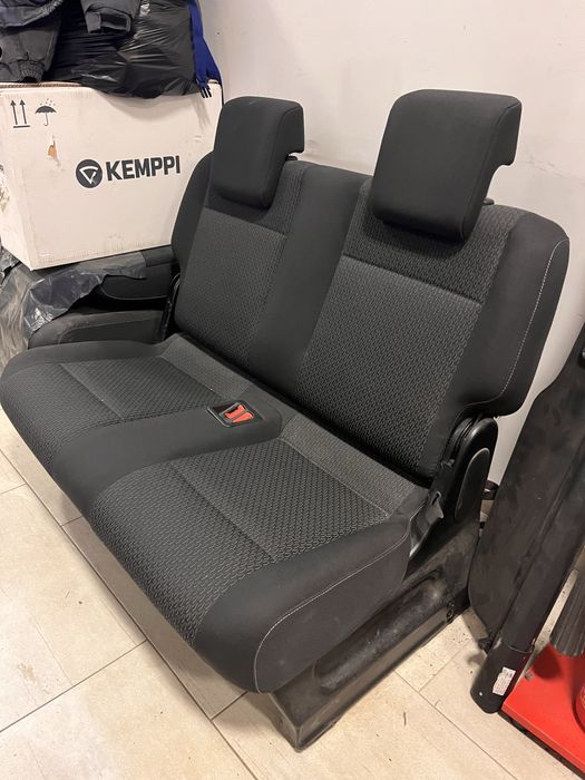 Трети ред седалка