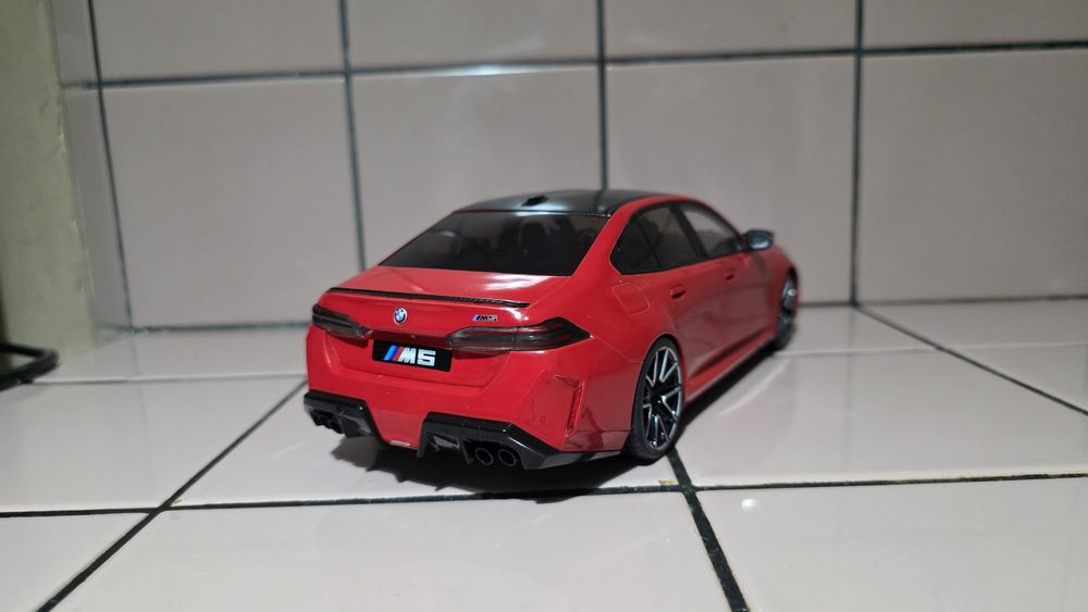 Продавам BMW M5 1:18 Solido