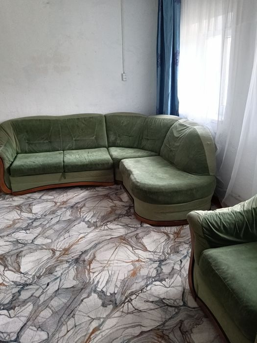 Продается диван, кресло состояние среднее