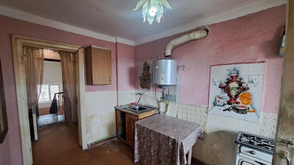 Чирчик шахри 
Окковок раддом ёнида  
1-хона 4-этаж 
Квартира Ижараг