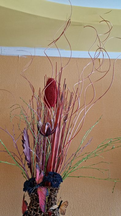 Ваза плетёная для цветов.