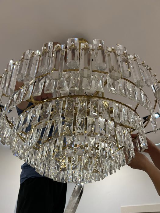 Продам хрустальную большую люстру