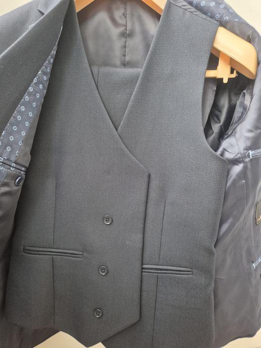 Продаётся костюм 3ка