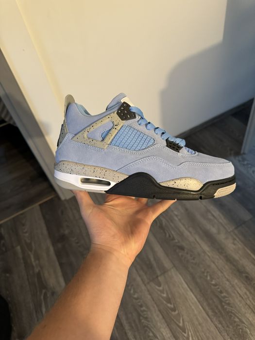 Jordan 4 Retro University Blue