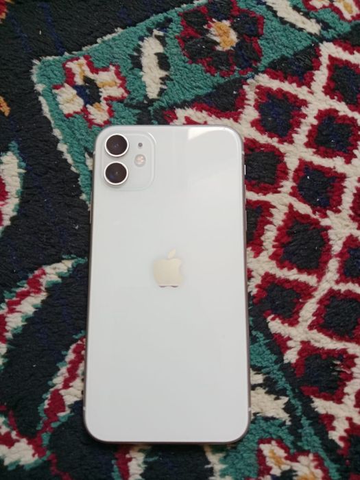 iPhone 11 белый свет