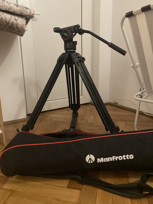 Trepied + cap.  MANFROTTO