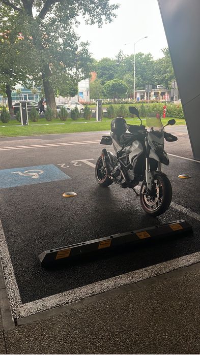 Ducati Hyperstrada 821