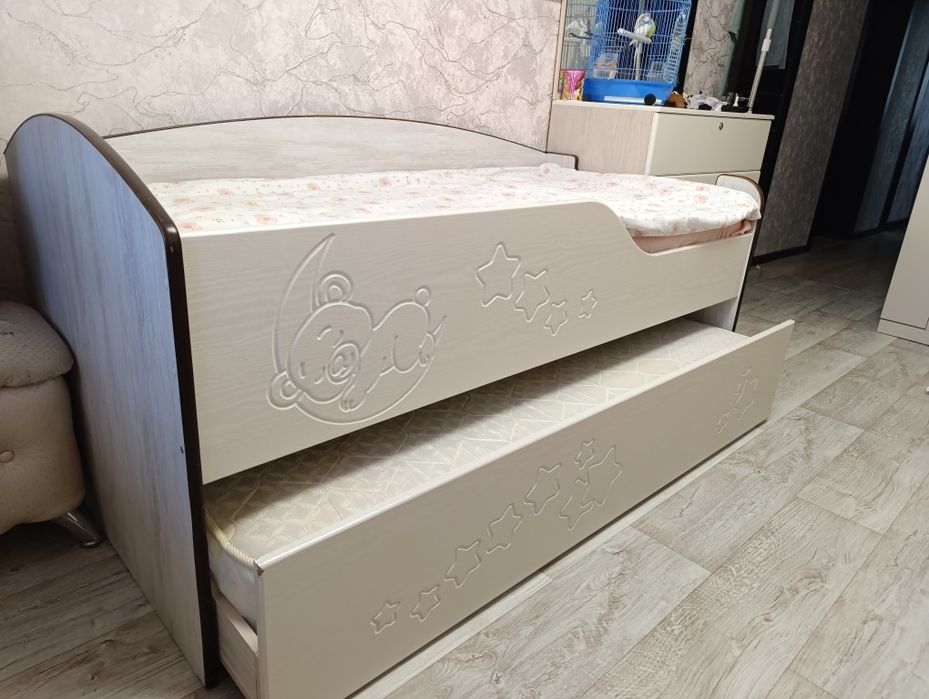 Продам детскую двух ярусную кровать