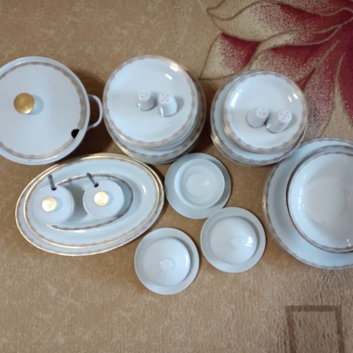 Столовый сервиз из 65 предметов, фарфор производства Германии