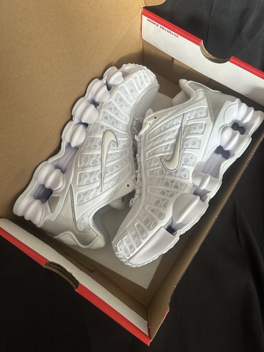 Adidasi nike shox white