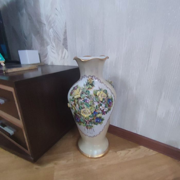 Напольная керамическая ваза