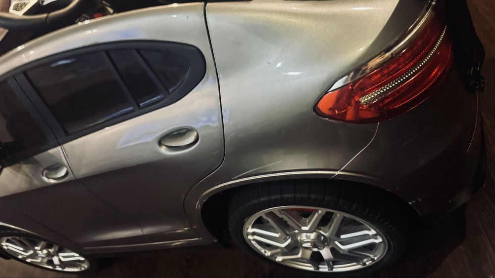 Mercedes-Benz AMG electric pentru copii