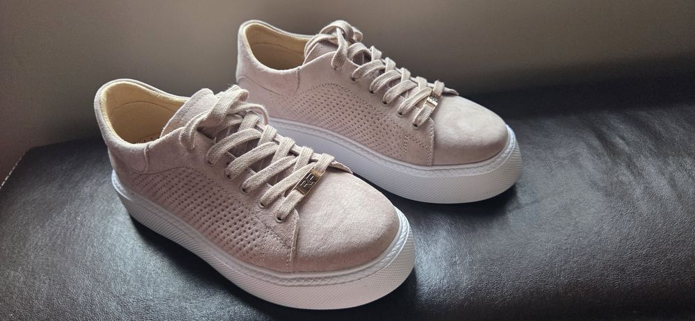 Дамски кецове естествен велур 37