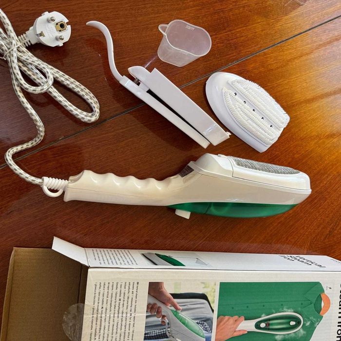 Fier de calcat vertical cu aburi nou