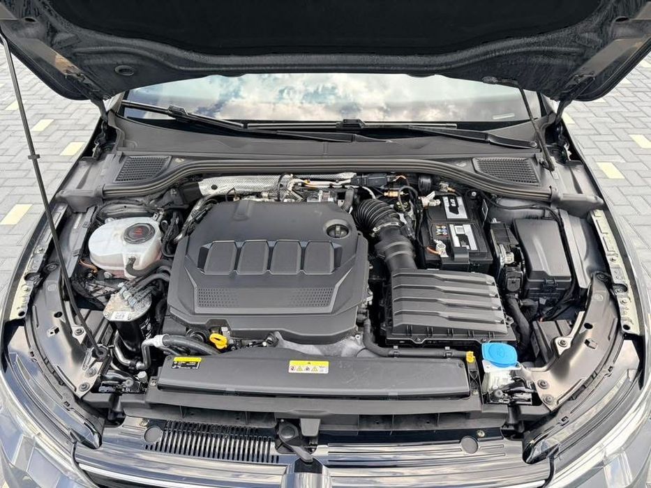 VW Golf 8  2020