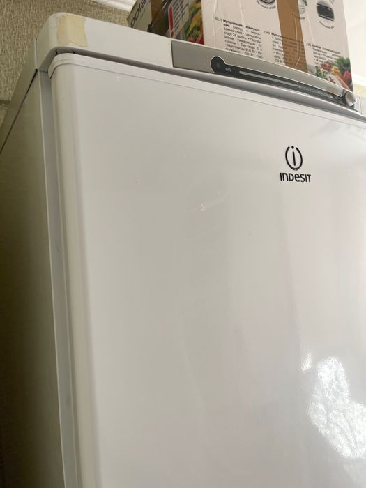 Холодильник Indesit