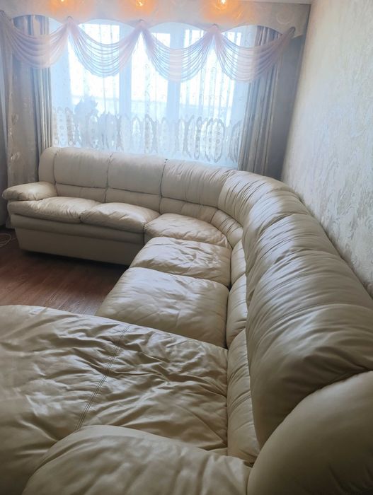 Продам диван кожаный б/у