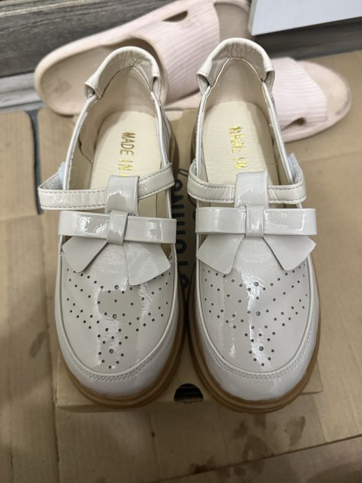 Продам детские туфли