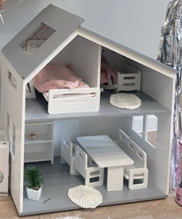 Кукольный домик с мебелью в хорошем состоянии