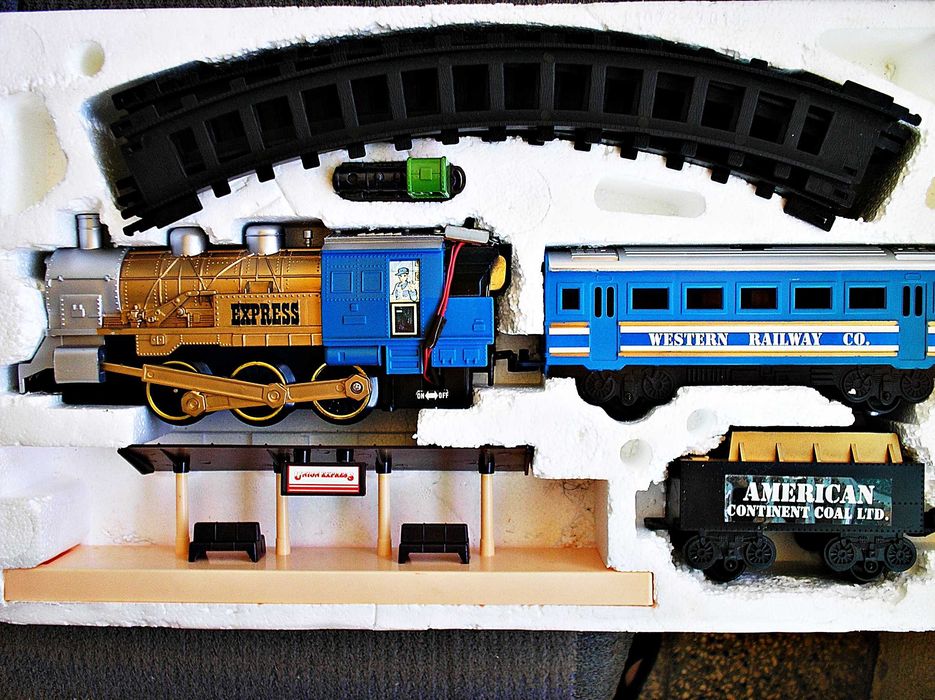 Конструктор,електрическо влакче.