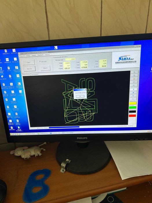 Firma Vinde  CNC VG 1318. 
Stand de control si computer inclus.