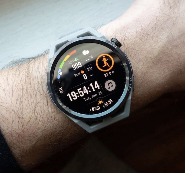 Продам смарт-часы HUAWEI GT RUNNER