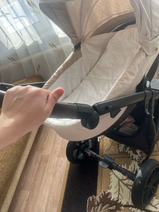 Продам коляску с двумя сменными блоками