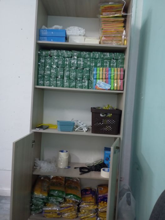Продам срочно стулья, стол и шкаф