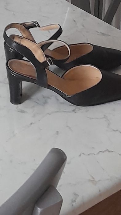 Vind pantofi pantof sandala.