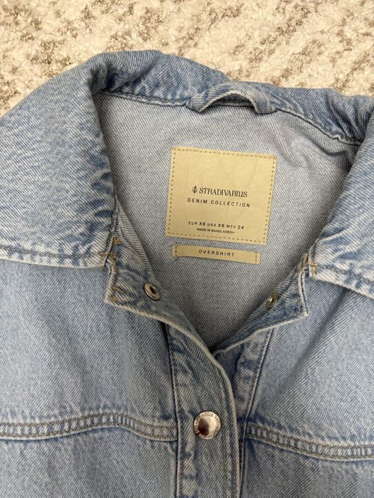 Vand geaca noua stradivarius, marimea s