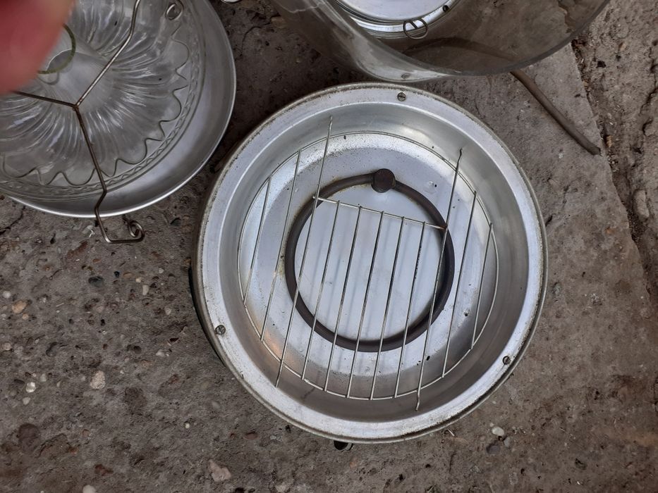 Чисто нови неизползвани тенджери, тип скара.Немска, на Елпром.