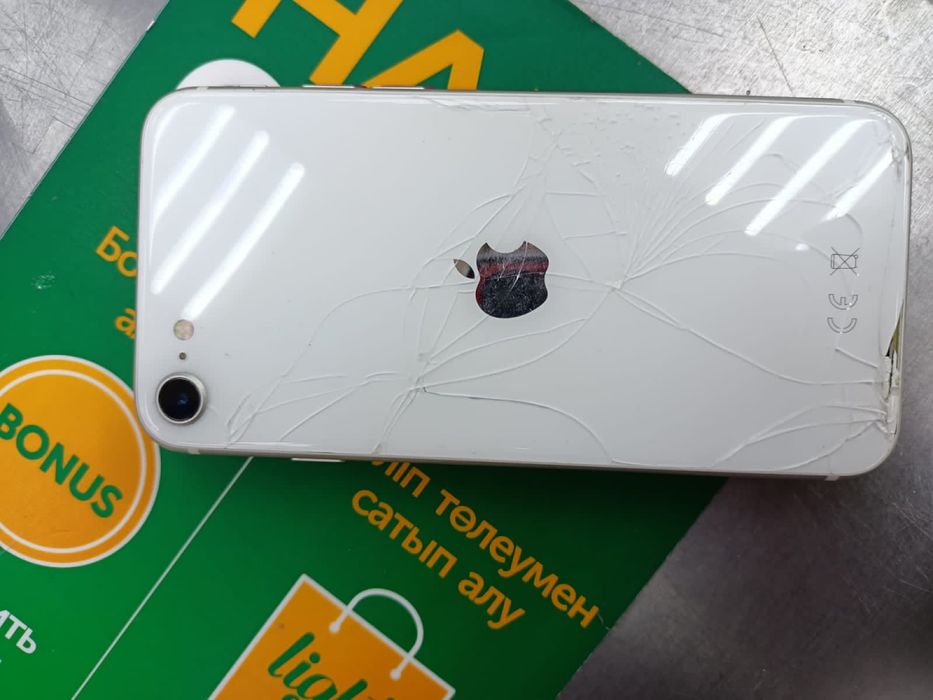 Продам Айфон SE