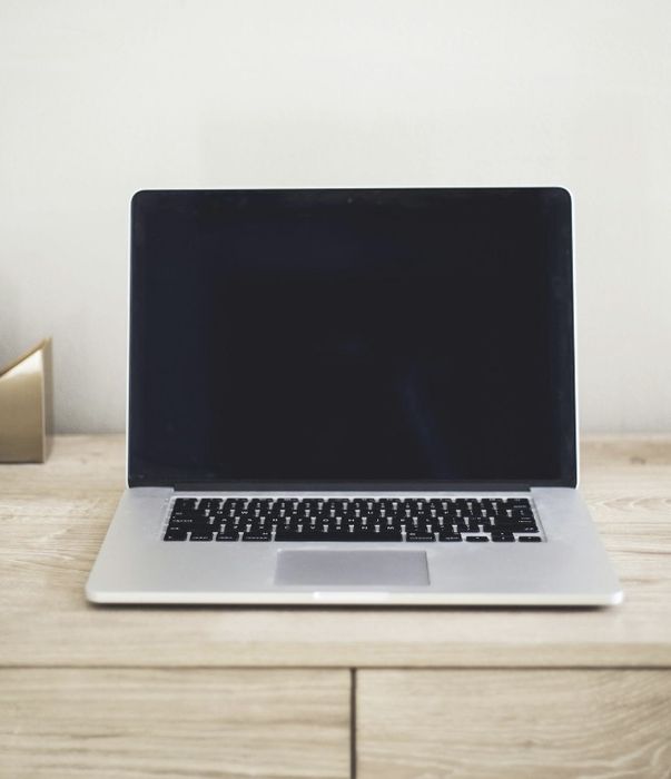 MacBook Pro 13 ………