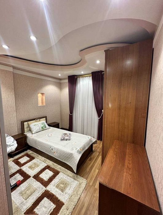 Ойбек  3-комнатная/3-этаж   80м2  77 Серия