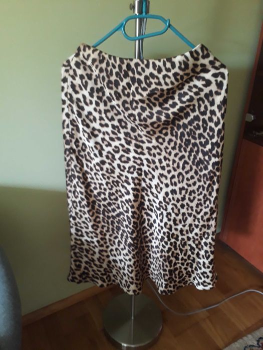 Fusta animal print 36/38 Noua material satinat