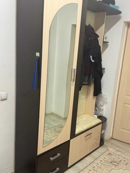 Прихожая с зеркалом