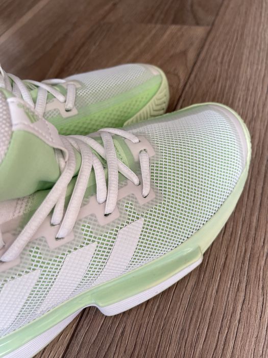 Кросовки жен adidas для игры в теннис