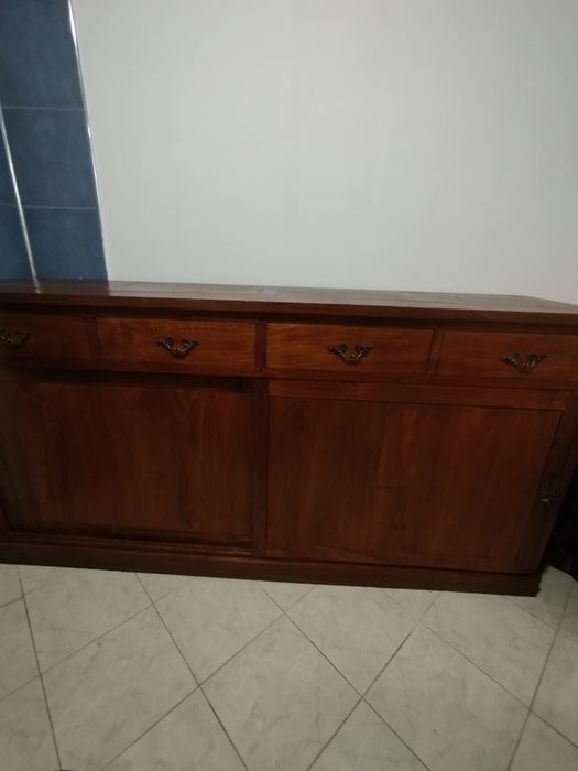 Продавам два масивни шкафа от дърво- дъб и тик.