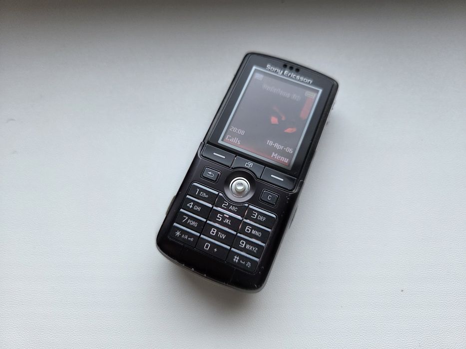 Sony Ericsson K750i - telefon simplu cu butoane