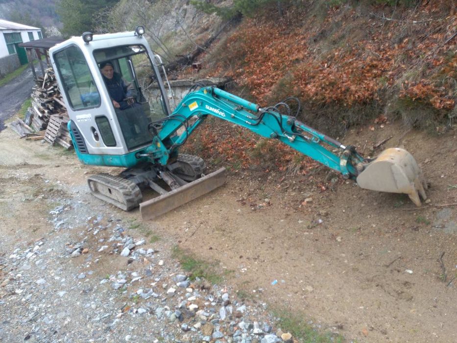 Услуги с мини Багер,  изкопи и транспорт .