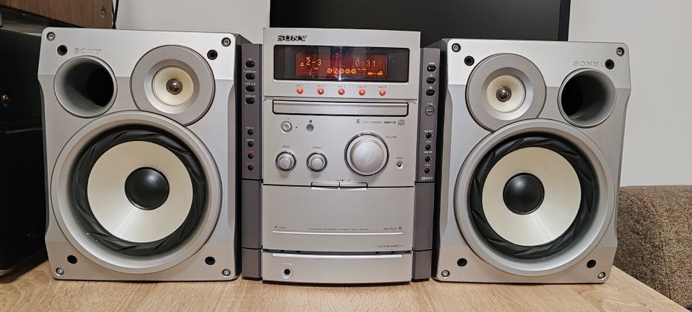 Combina Sony CMT-CP555