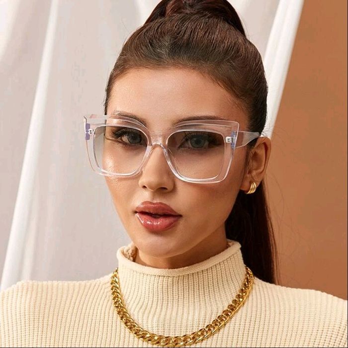 Модерни дамски слънчеви очила