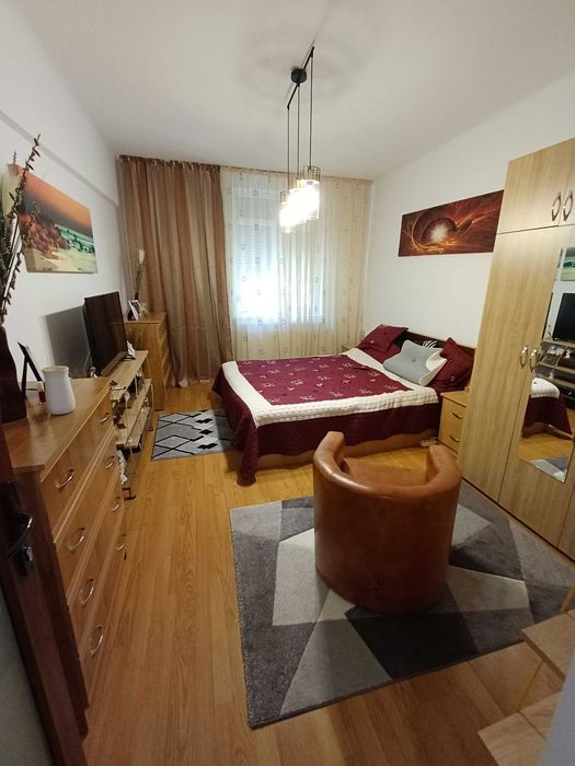 vand apartament doua camere decomandate