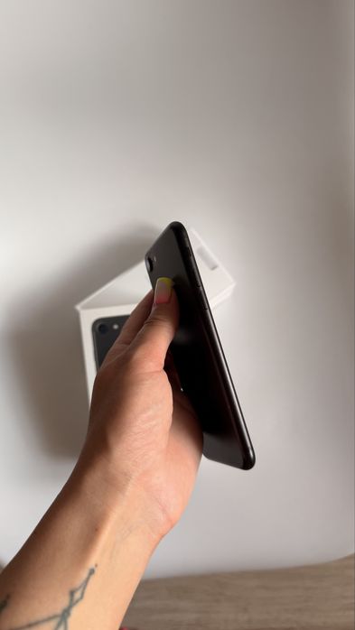 Айфон 7, 32 GB, чёрный цвет